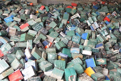 新干三湖高价叉车蓄电池回收-回收废旧电瓶多少钱-收废旧锂电池